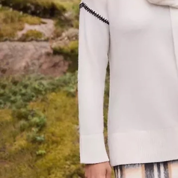 NWT LOFT Women's White Sweater with Black Stitching Trim XS - Picture 9 of 9